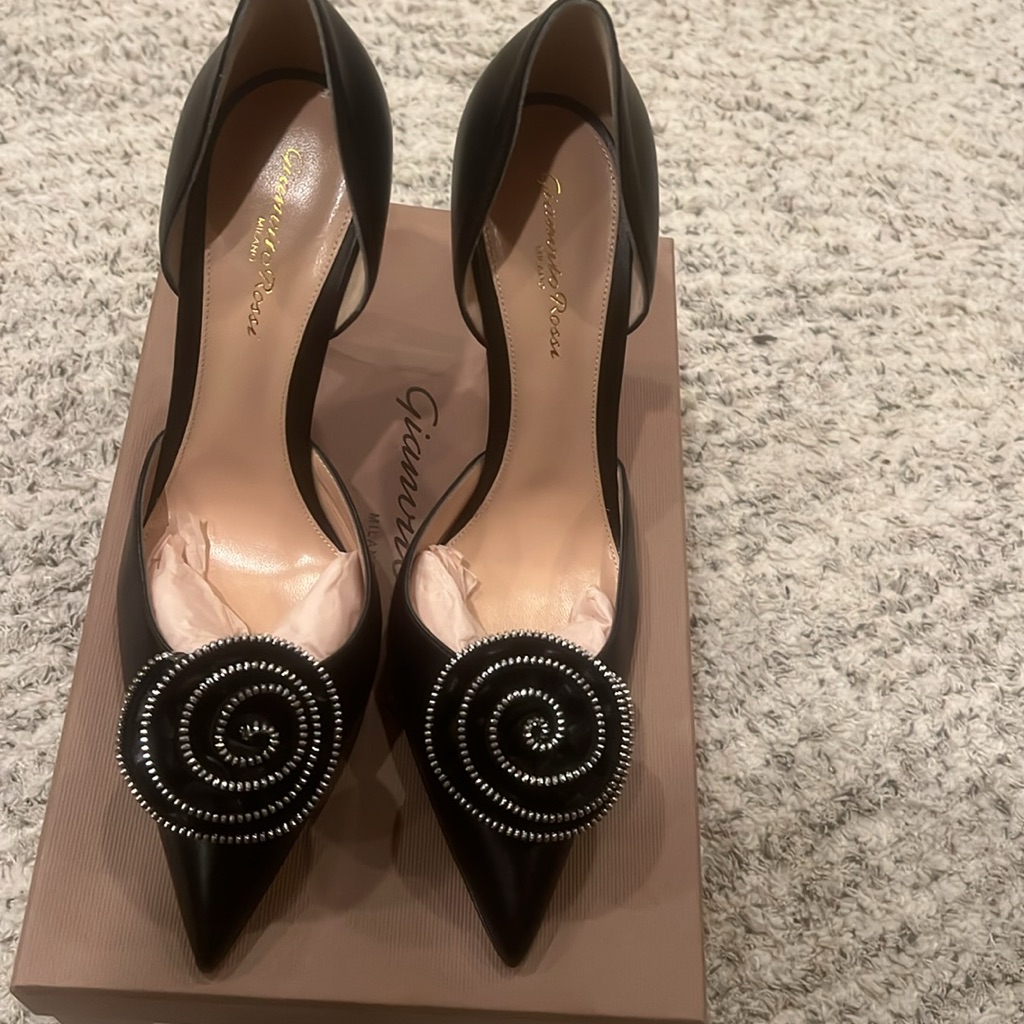 Brand New Gianvito Rossi Karina Pumps